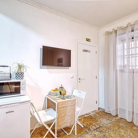 Porta Da Muralha De 1375 リスボン