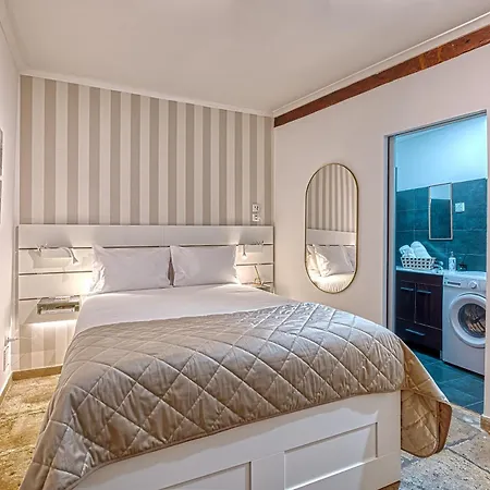 Porta Da Muralha De 1375 Lisboa